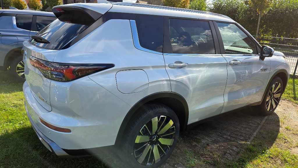 Mitsubishi Outlander 2025