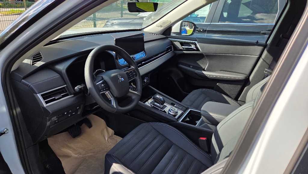 Mitsubishi Outlander 2025
