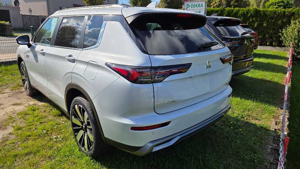 Mitsubishi Outlander 2025