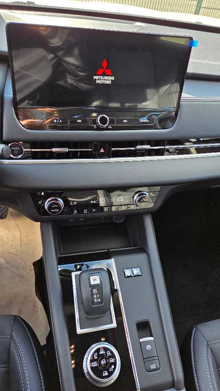 Mitsubishi Outlander 2025