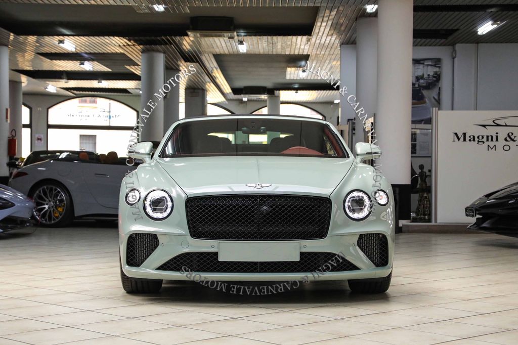 Bentley Continental GTC 2023