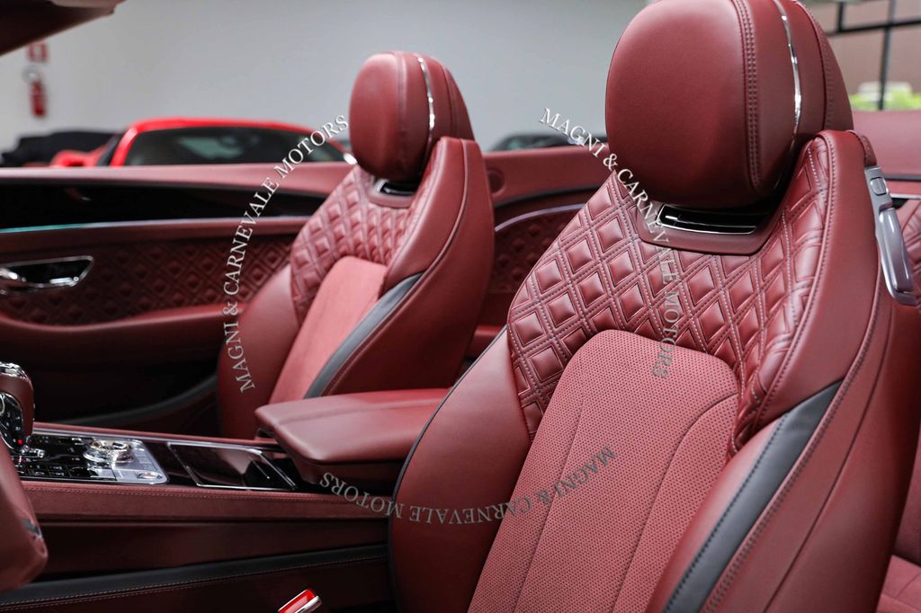 Bentley Continental GTC 2023
