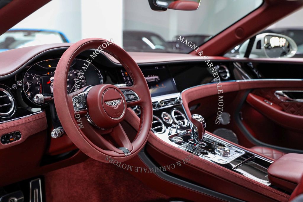 Bentley Continental GTC 2023