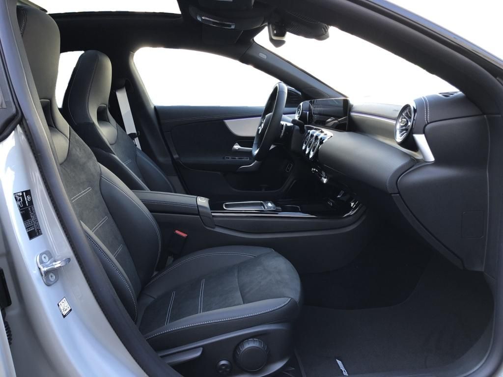 Mercedes-Benz CLA 200 2025