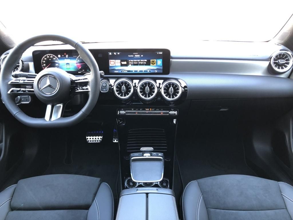 Mercedes-Benz CLA 200 2025