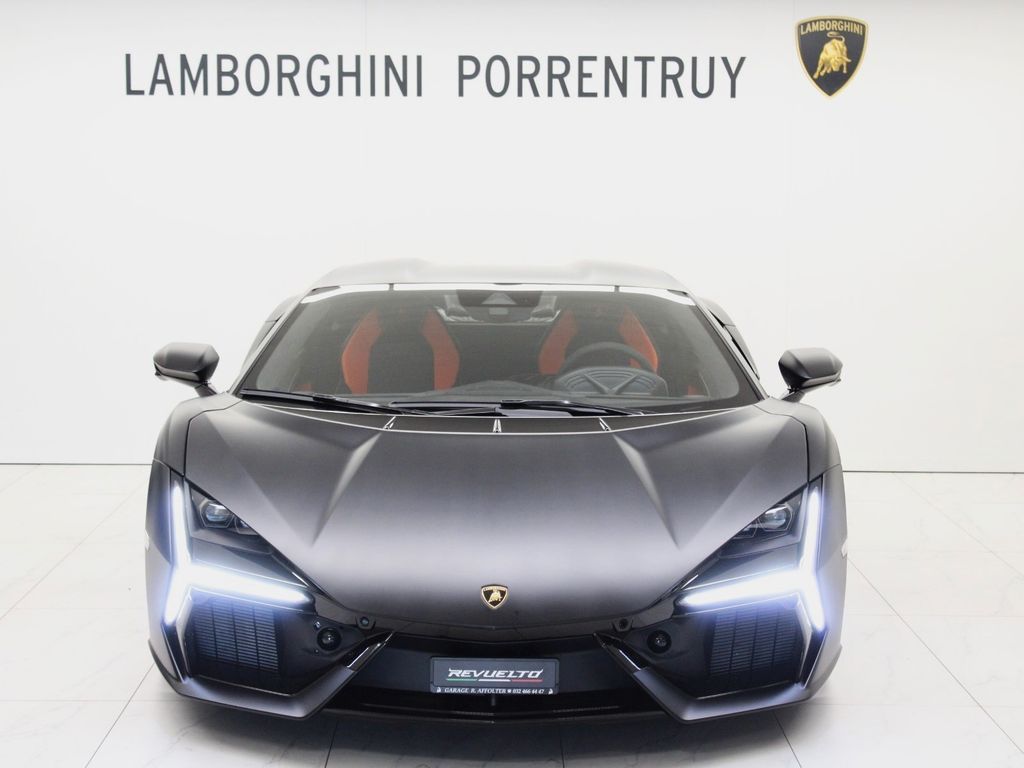 Lamborghini Revuelto 2024