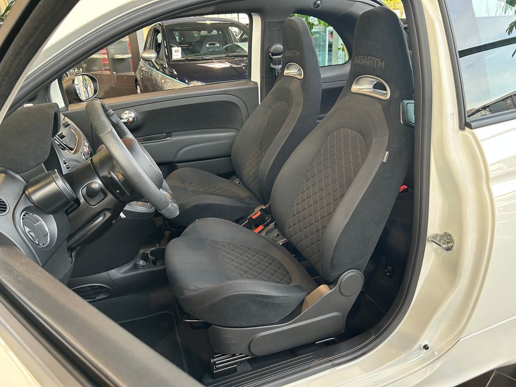 Abarth 695C 2024