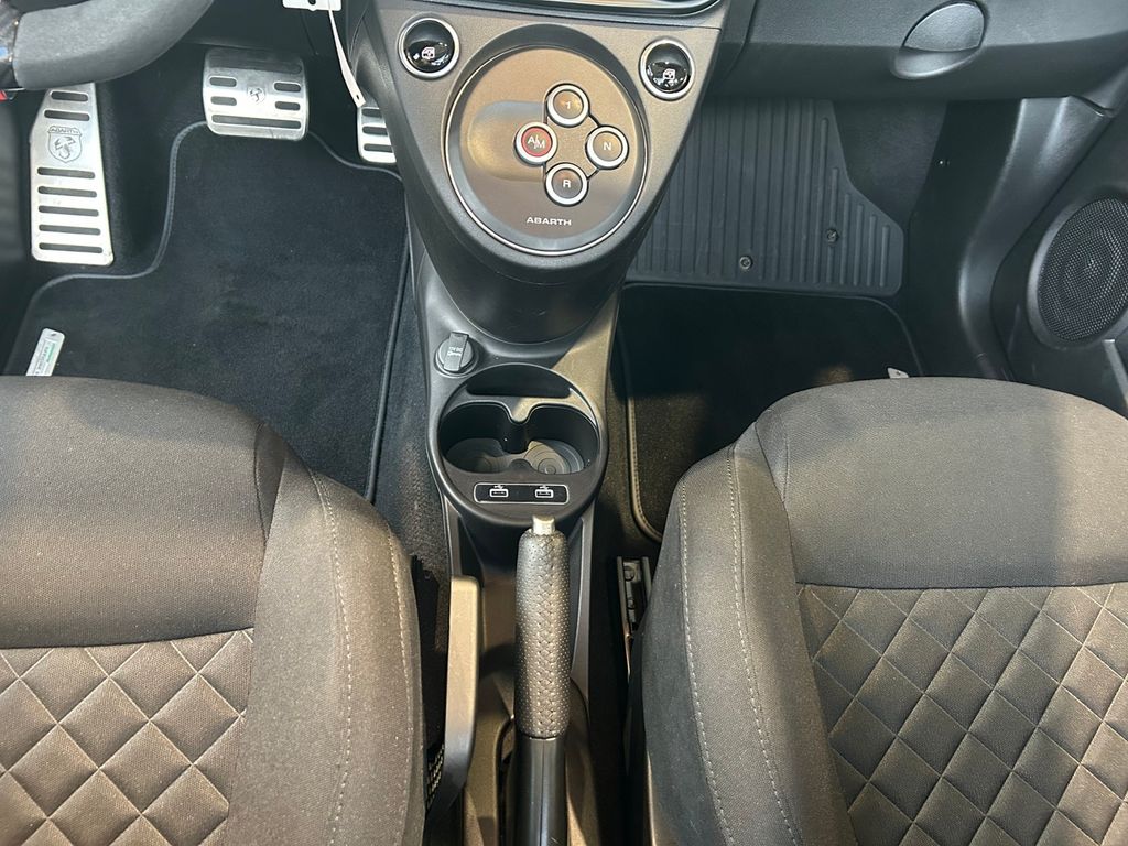 Abarth 695C 2024