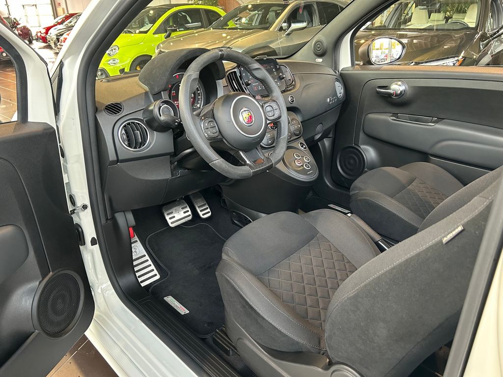 Abarth 695C 2024