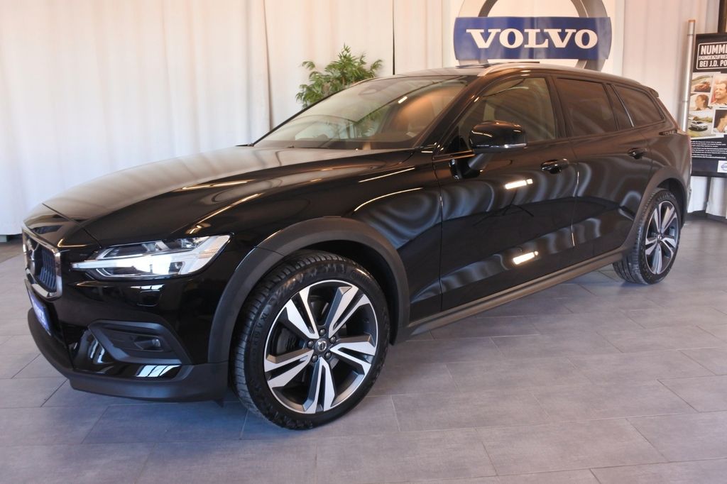 Volvo V60 Cross Country 2023