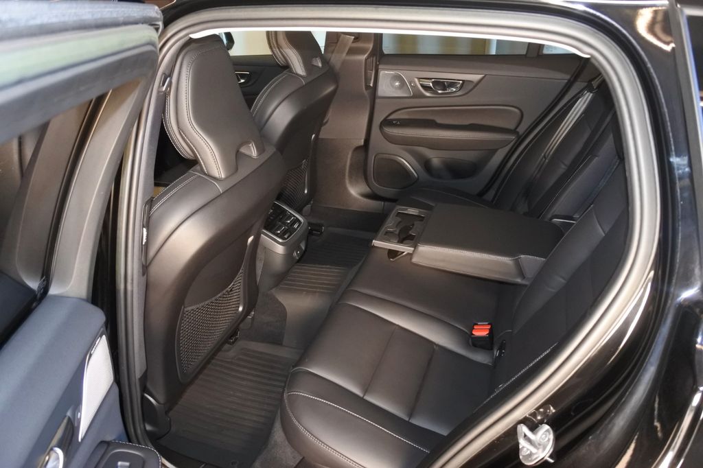 Volvo V60 Cross Country 2023