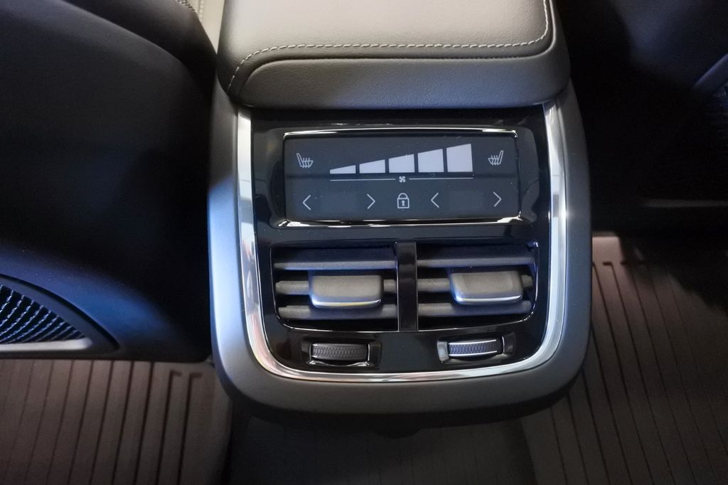 Volvo V60 Cross Country 2023