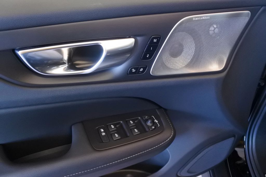 Volvo V60 Cross Country 2023