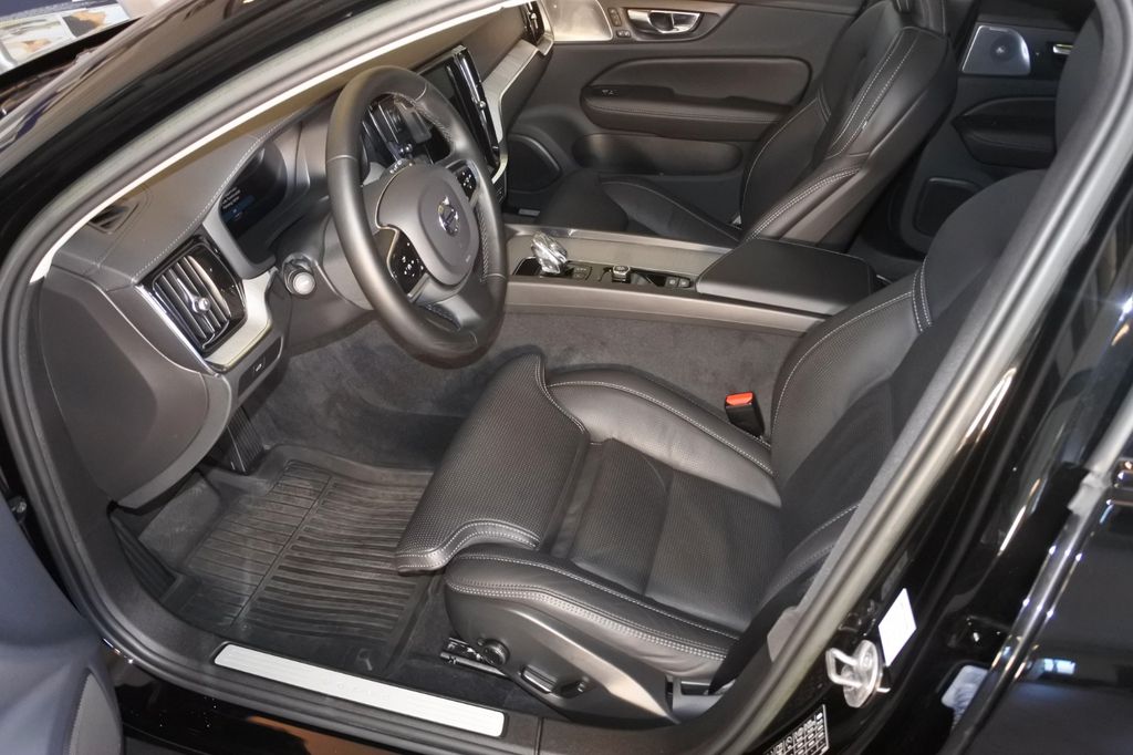 Volvo V60 Cross Country 2023