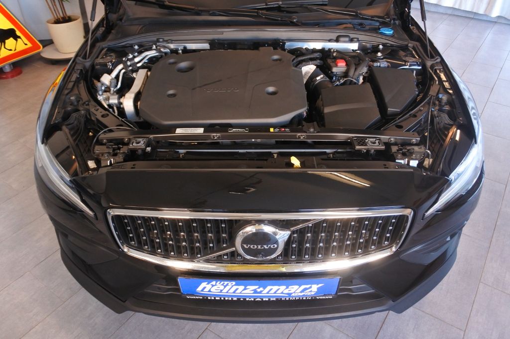 Volvo V60 Cross Country 2023