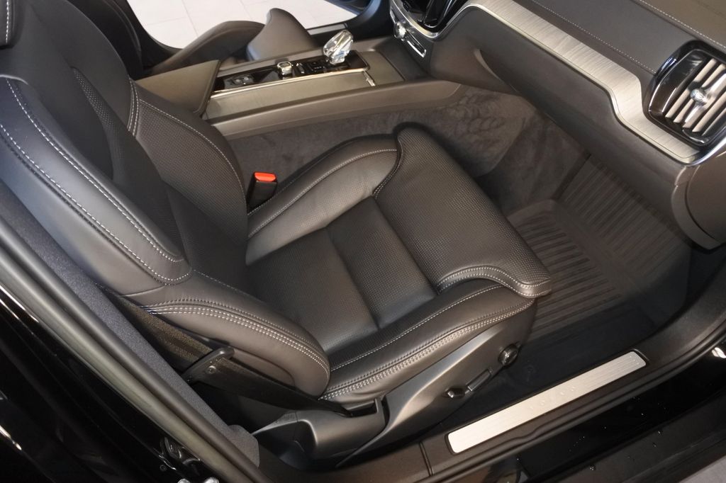 Volvo V60 Cross Country 2023
