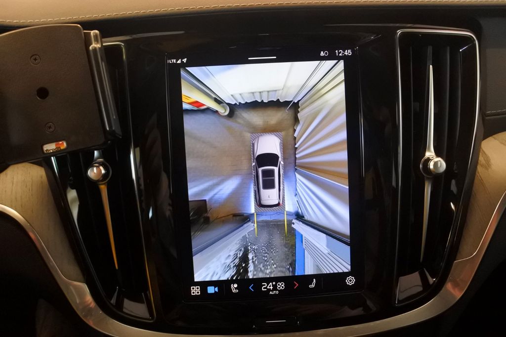 Volvo V60 Cross Country 2023