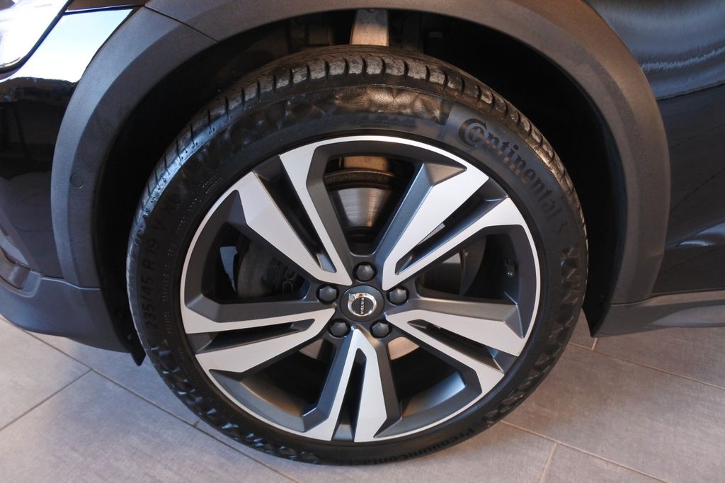 Volvo V60 Cross Country 2023