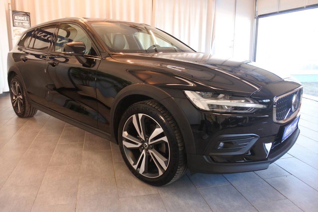 Volvo V60 Cross Country 2023