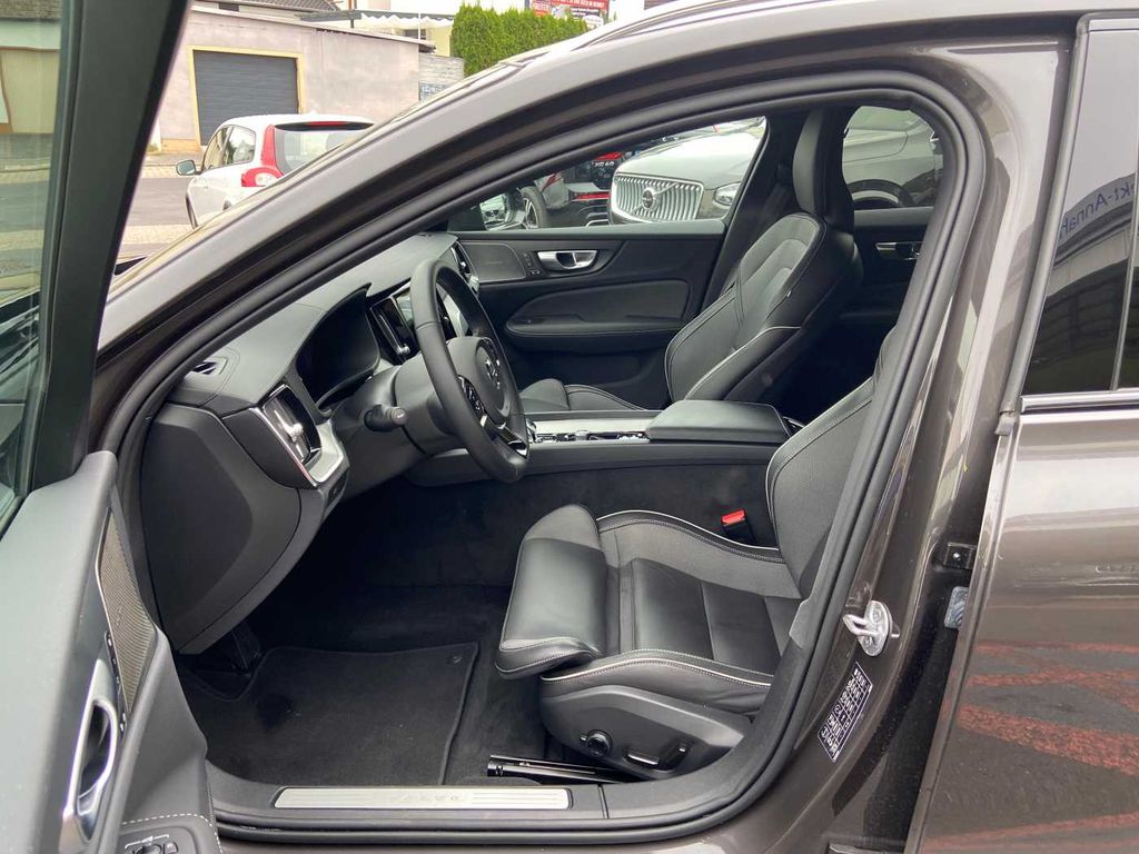 Volvo V60 Cross Country 2024