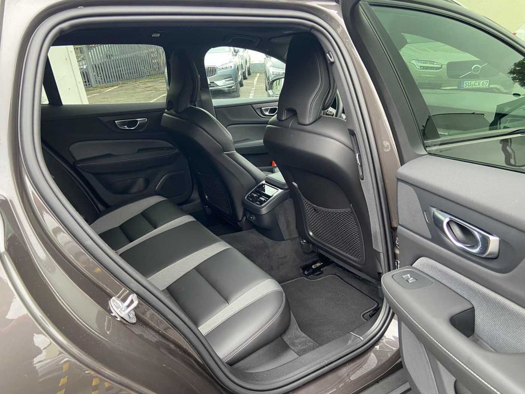 Volvo V60 Cross Country 2024