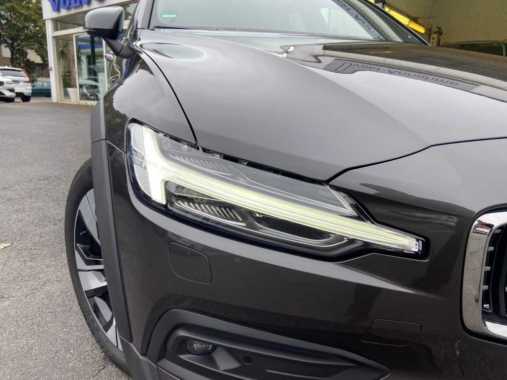 Volvo V60 Cross Country 2024