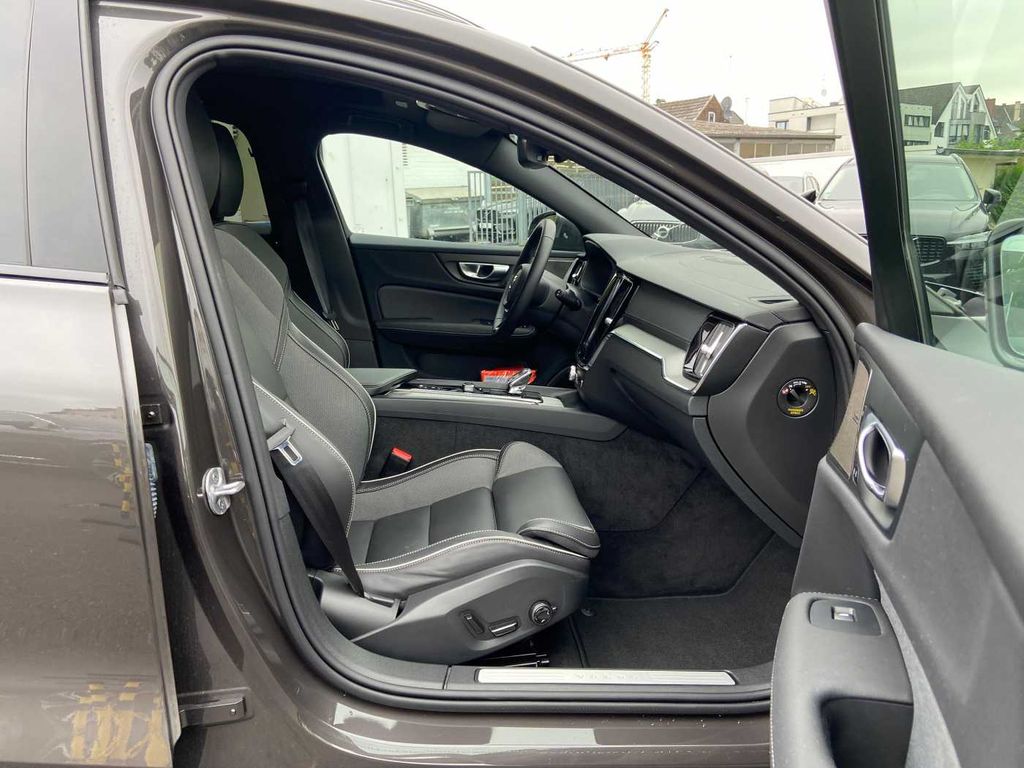 Volvo V60 Cross Country 2024