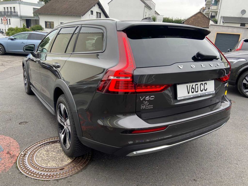 Volvo V60 Cross Country 2024