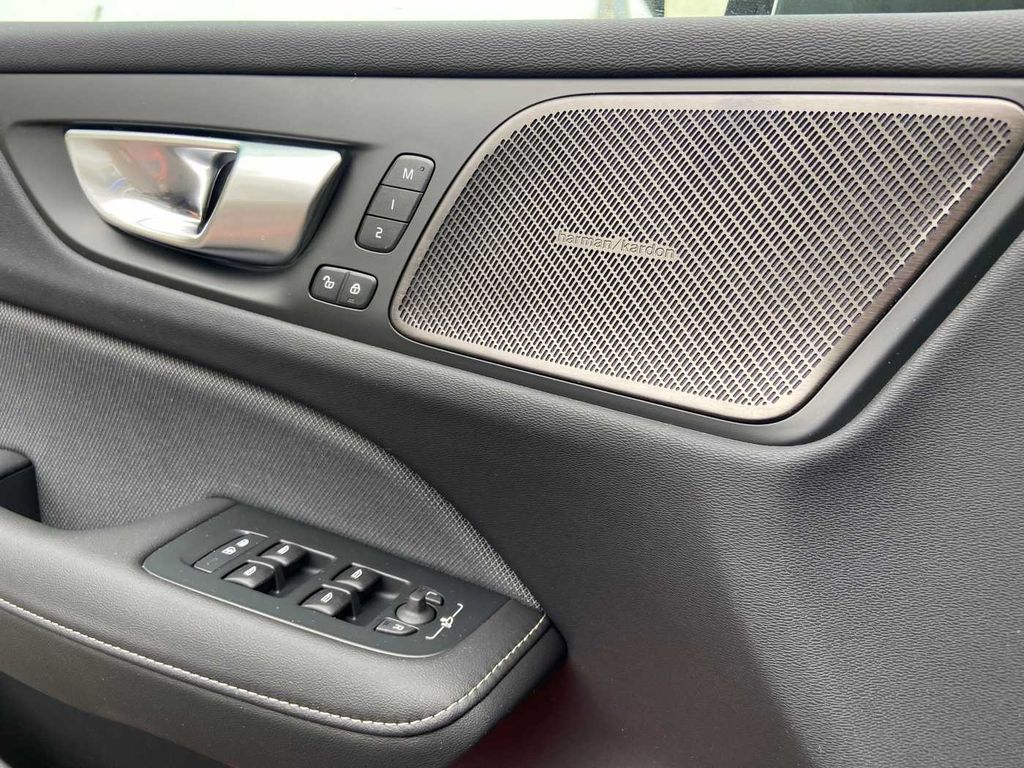 Volvo V60 Cross Country 2024