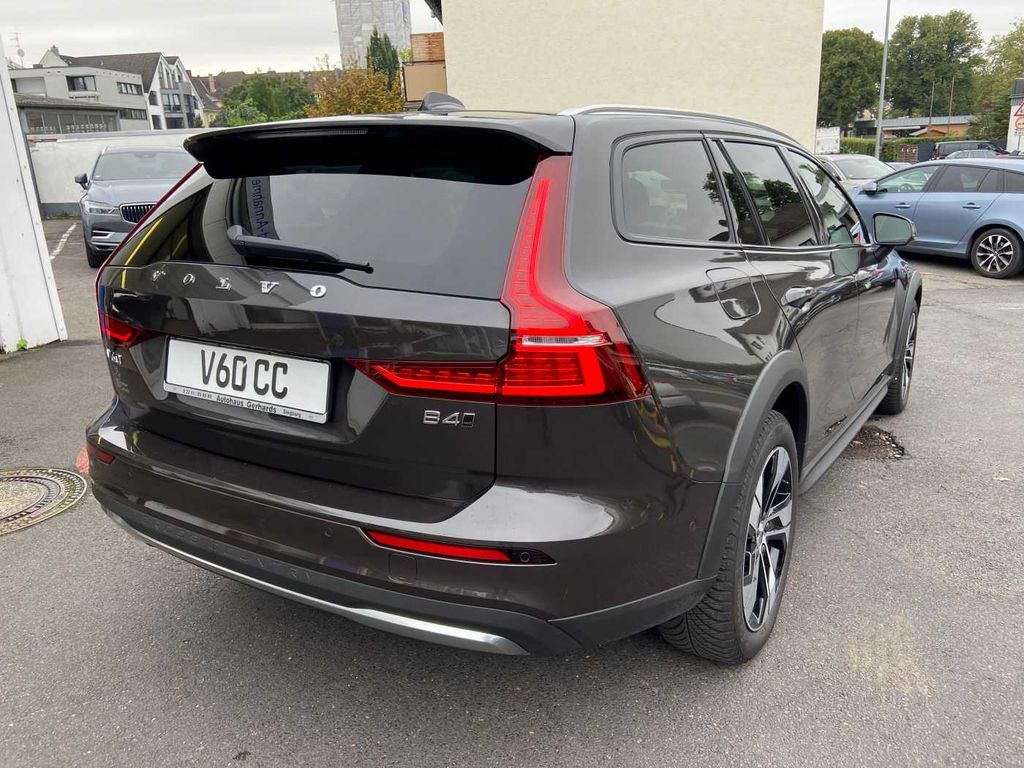 Volvo V60 Cross Country 2024