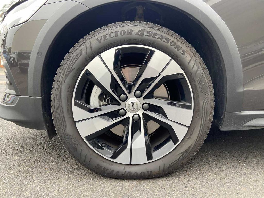 Volvo V60 Cross Country 2024