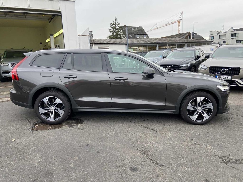 Volvo V60 Cross Country 2024