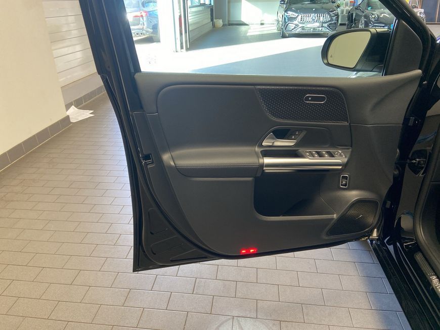 Mercedes-Benz B 200 2025
