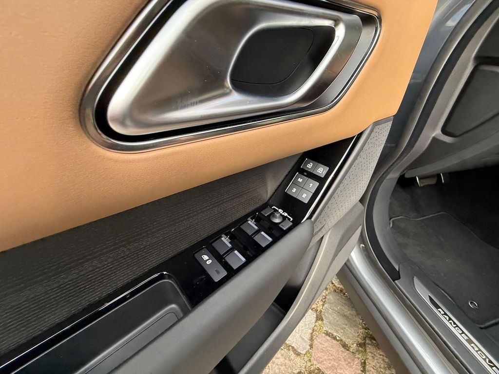 Land Rover Range Rover Velar 2025