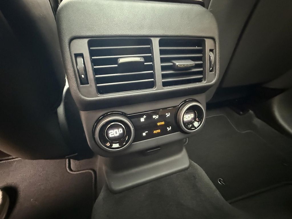 Land Rover Range Rover Velar 2025