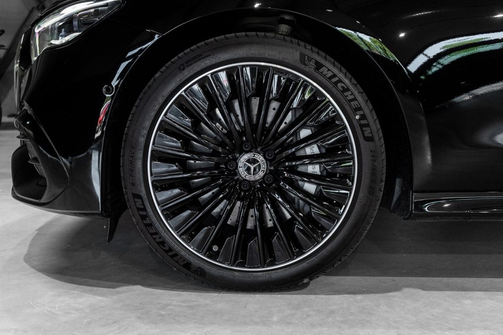 Mercedes-Benz E 300 2025