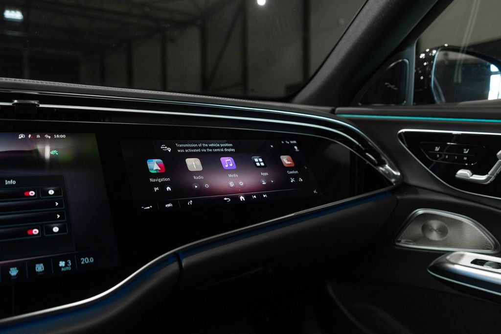 Mercedes-Benz E 300 2025