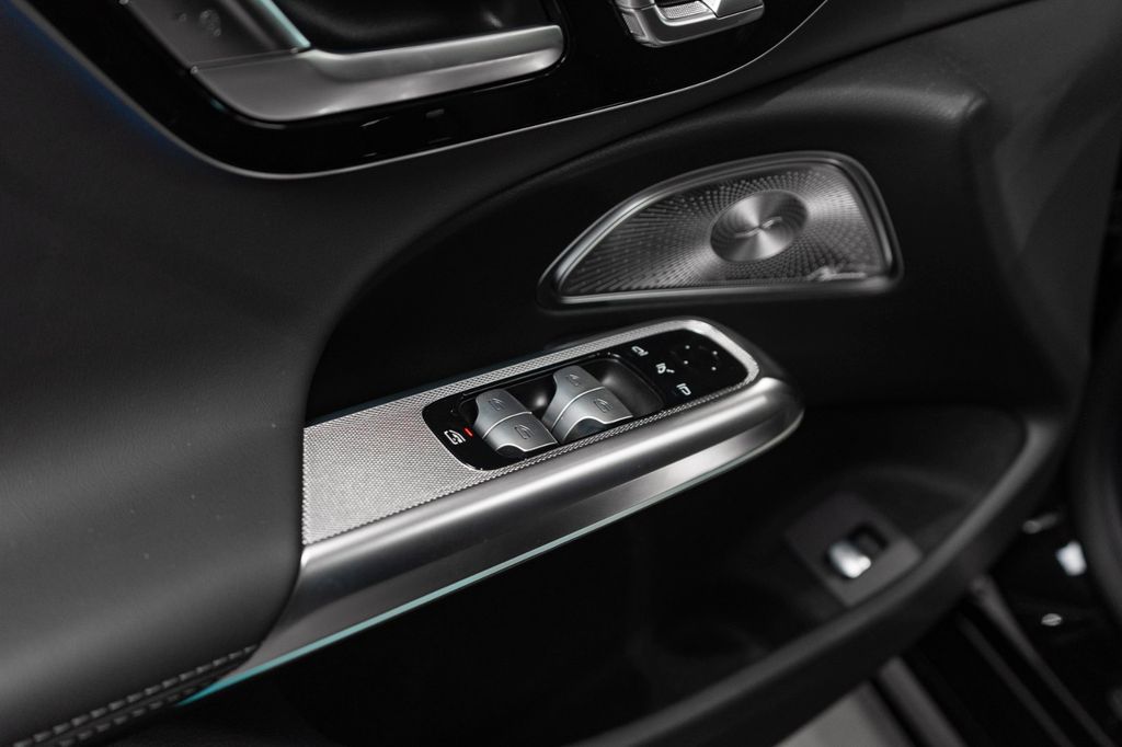 Mercedes-Benz E 300 2025