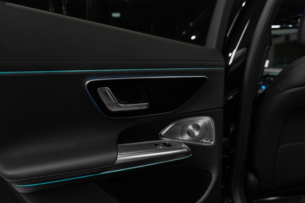 Mercedes-Benz E 300 2025