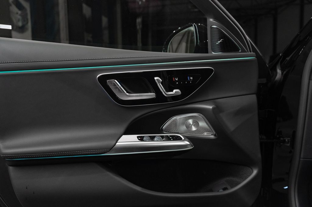 Mercedes-Benz E 300 2025