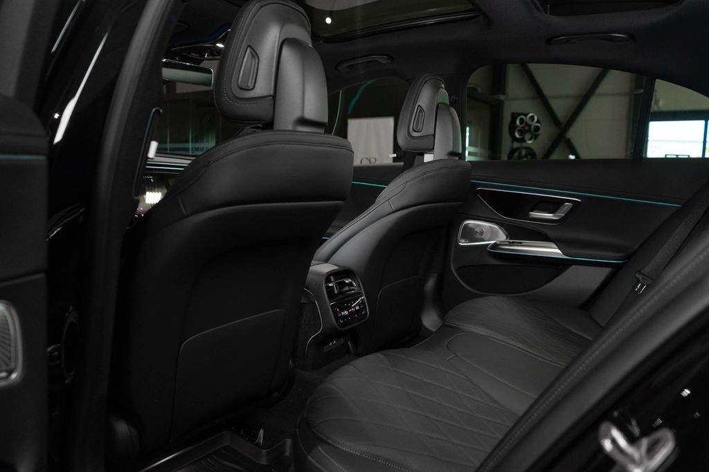 Mercedes-Benz E 300 2025