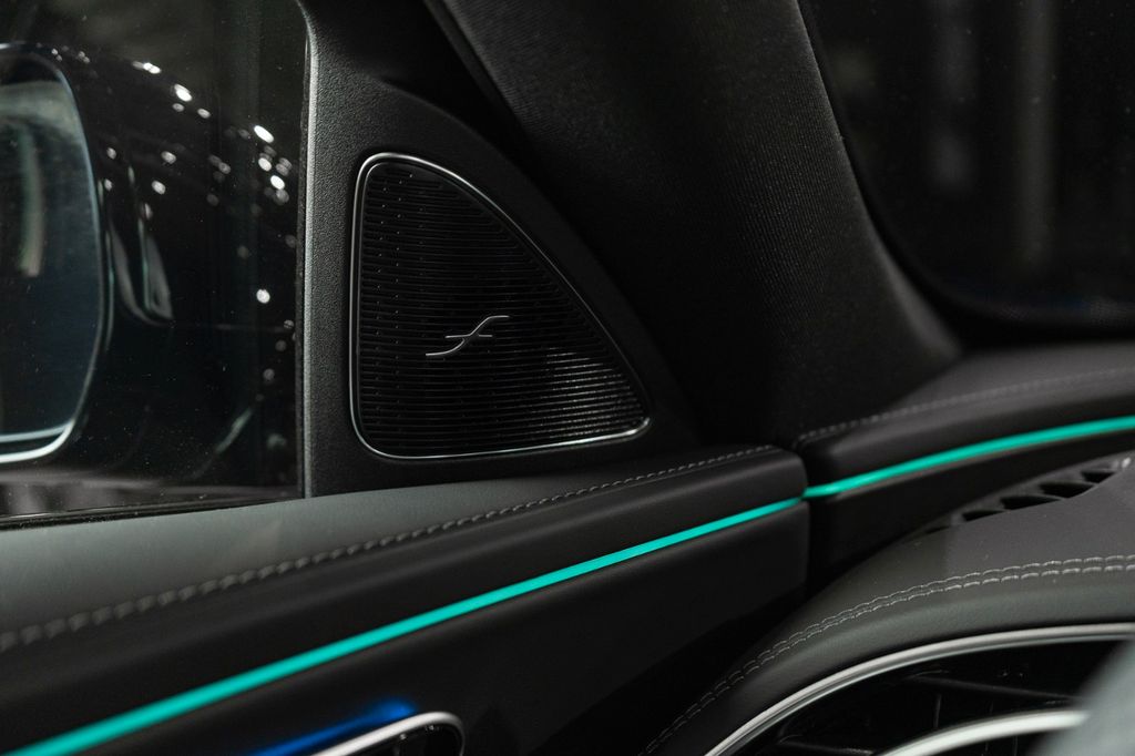 Mercedes-Benz E 300 2025