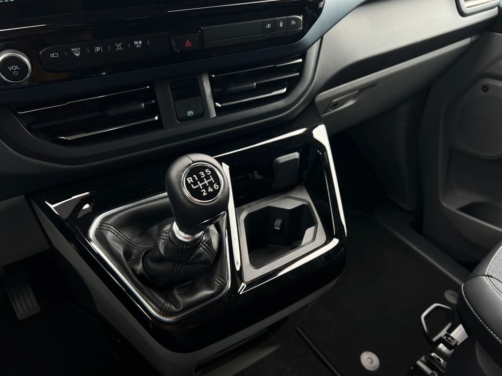 Ford Tourneo Custom 2025