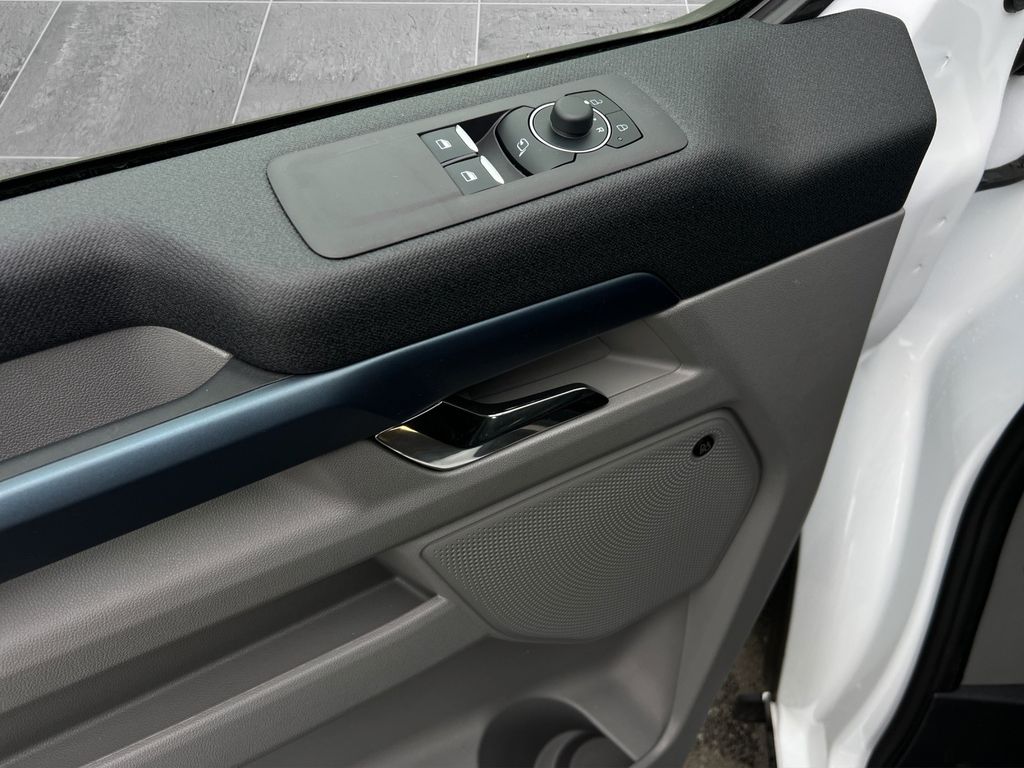 Ford Tourneo Custom 2025