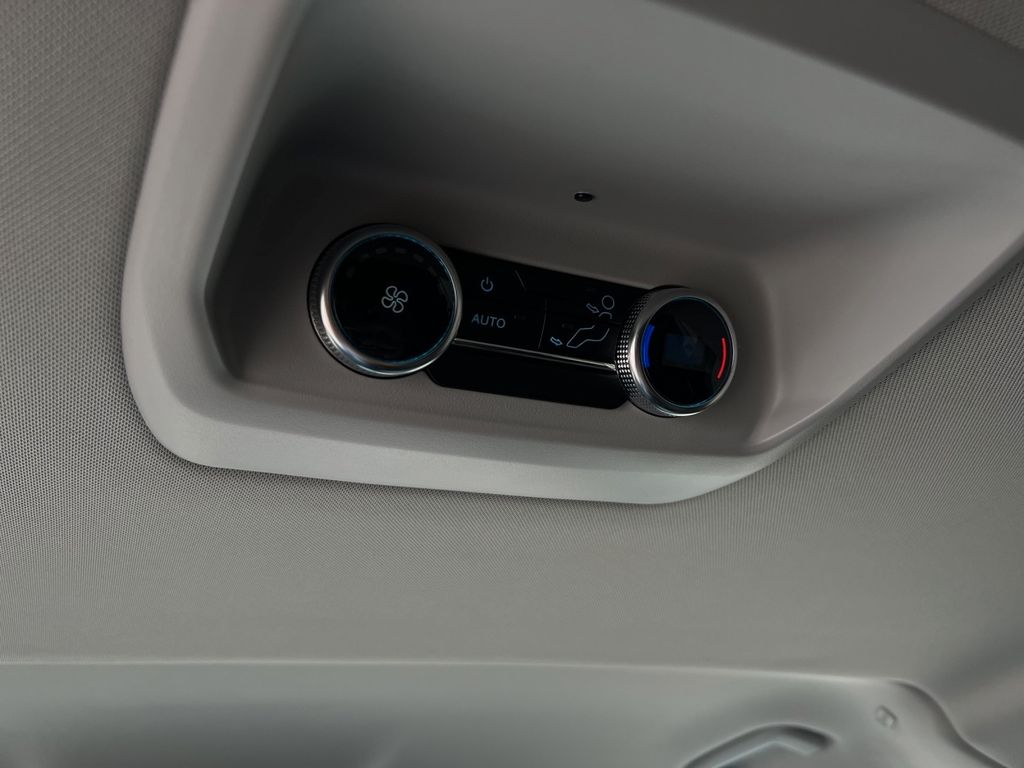 Ford Tourneo Custom 2025