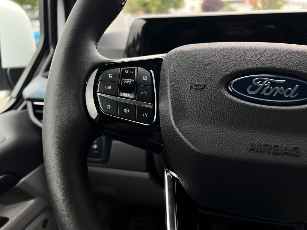 Ford Tourneo Custom 2025