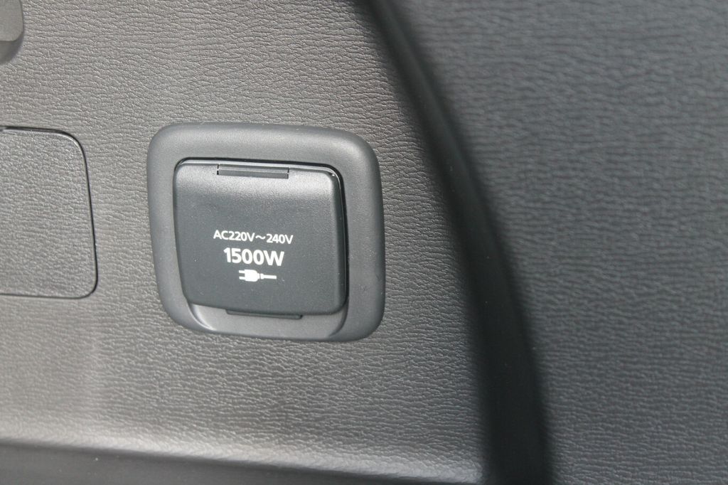 Mitsubishi Plug-in Hybrid Outlander 2025