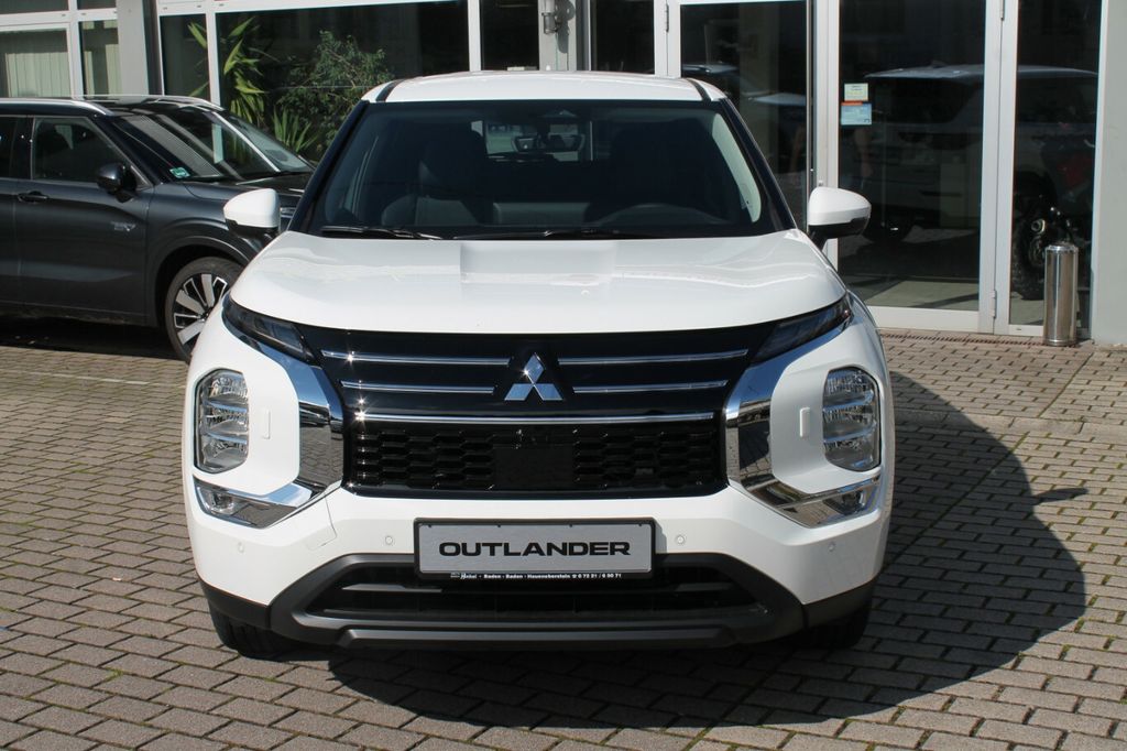 Mitsubishi Plug-in Hybrid Outlander 2025