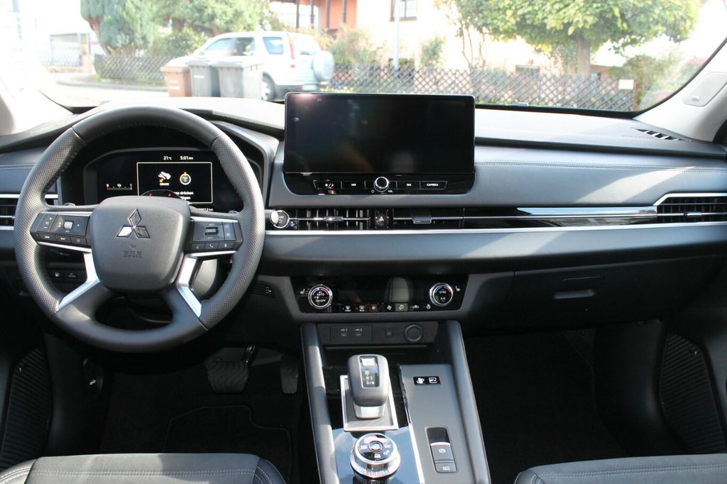 Mitsubishi Plug-in Hybrid Outlander 2025