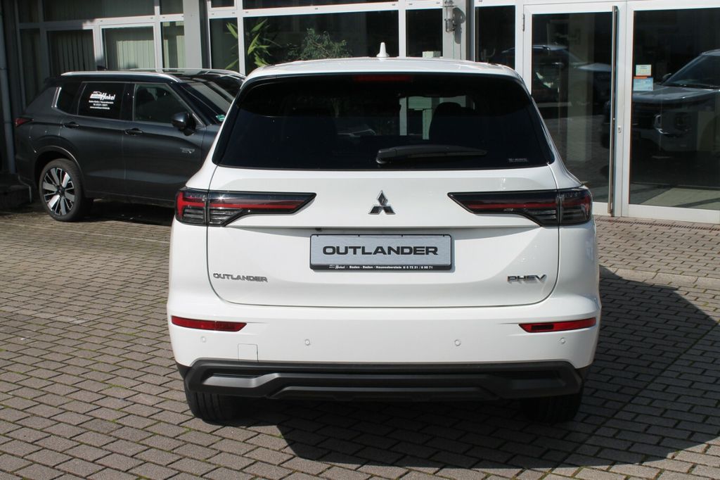 Mitsubishi Plug-in Hybrid Outlander 2025